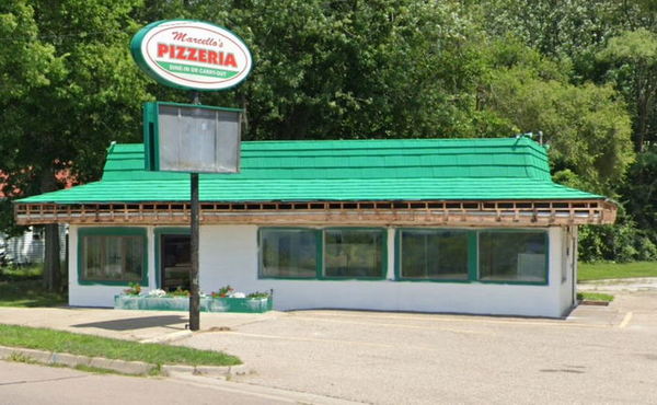 A&W Restaurant - Cassopolis - 525 S Broadway (newer photo)